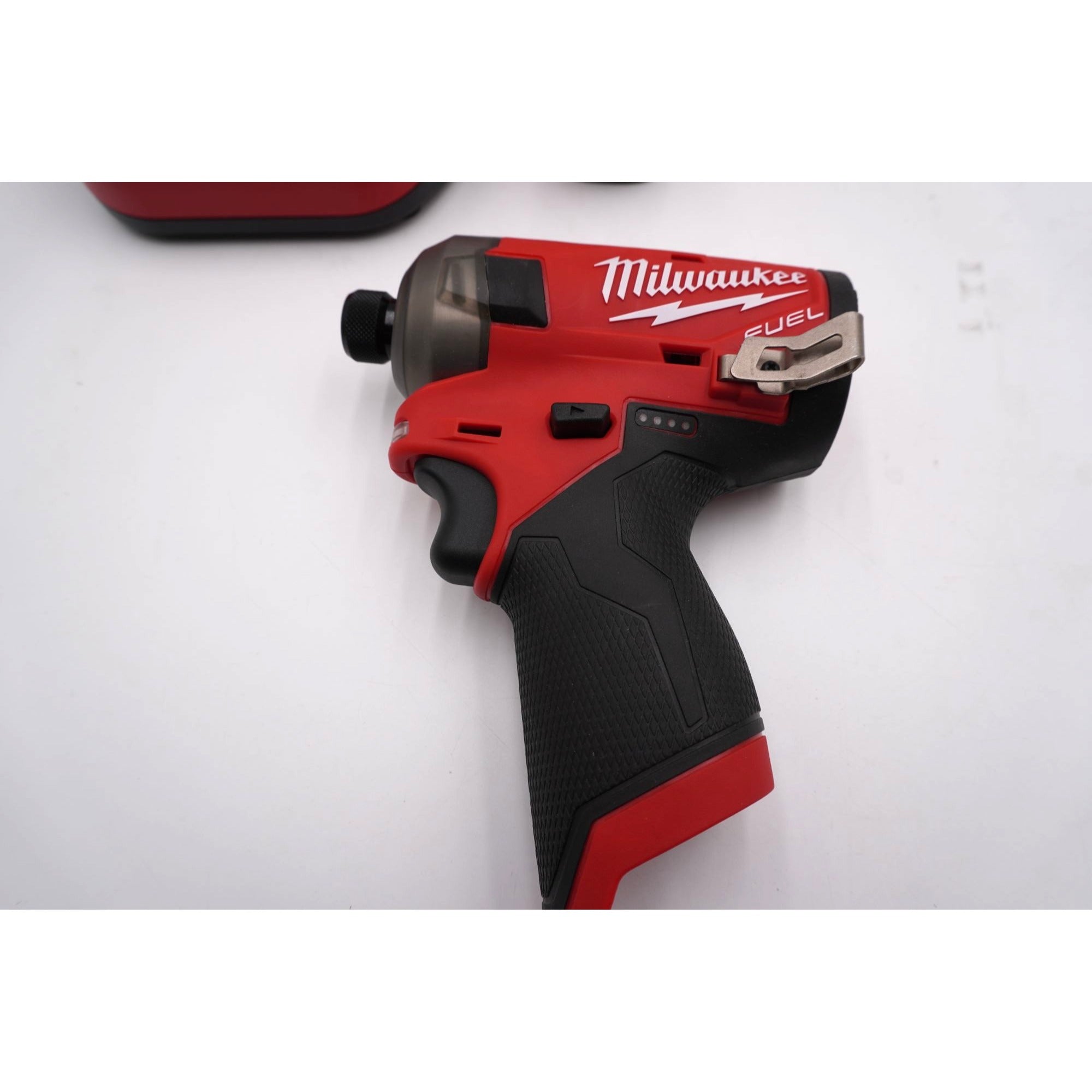 Milwaukee 2551-20 M12 FUEL SURGE 1/4" Hydraulic Driver Kit Battery Charger