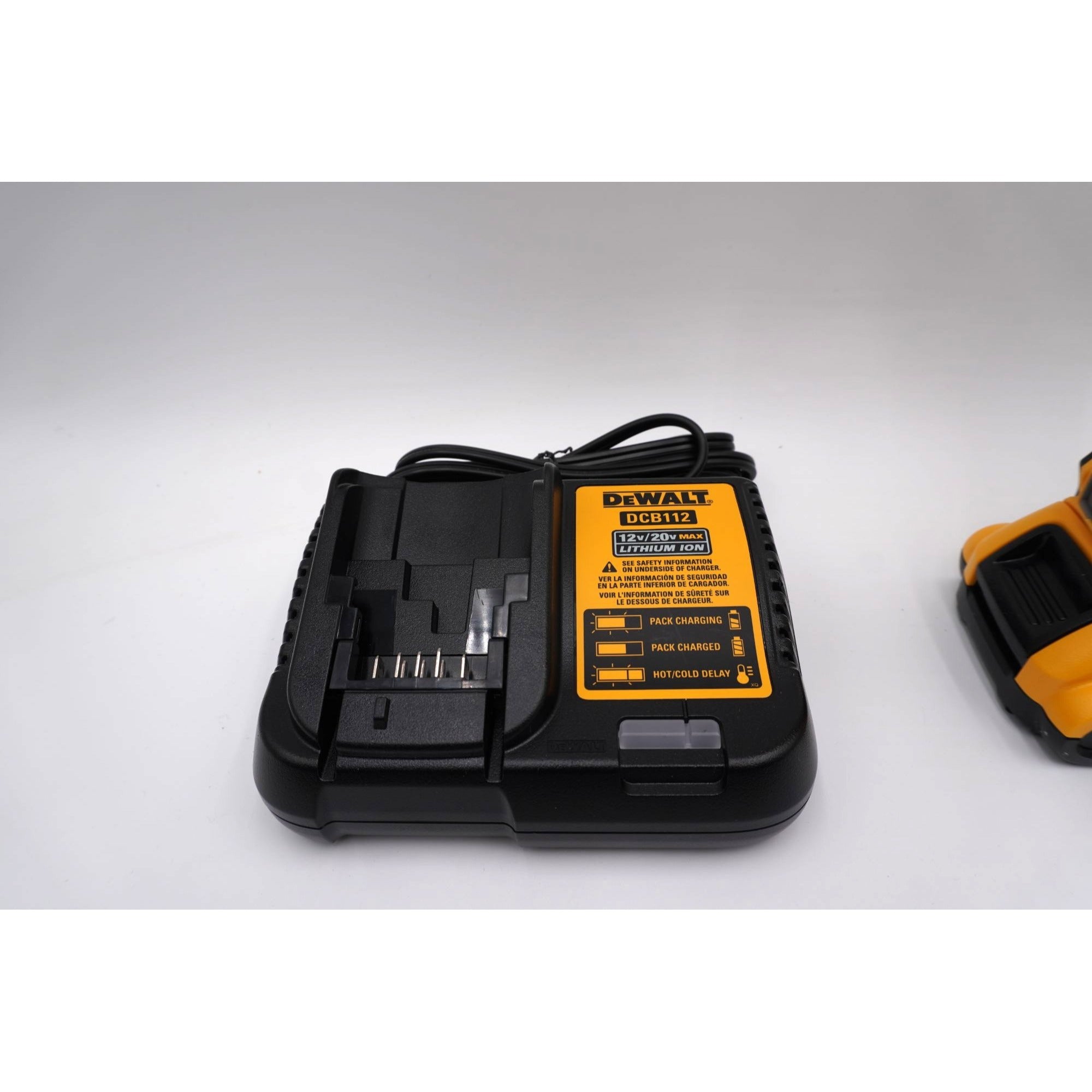 DEWALT DCD806 20V MAX XR Brushless Hammer Drill Kit Battery Charger