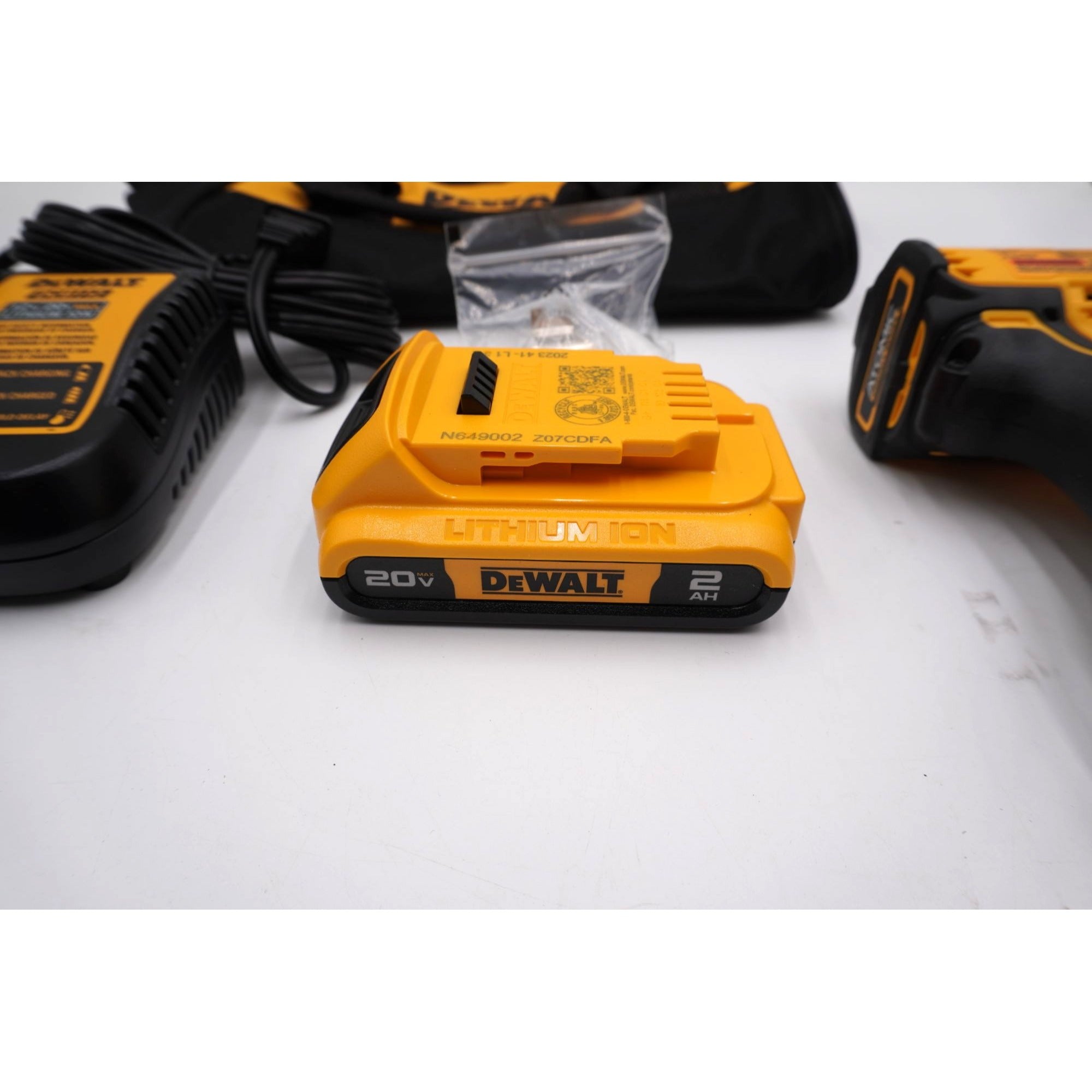 DeWALT  DCF809 20V MAX Brushless Impact Driver Kit Battery Charger Bag