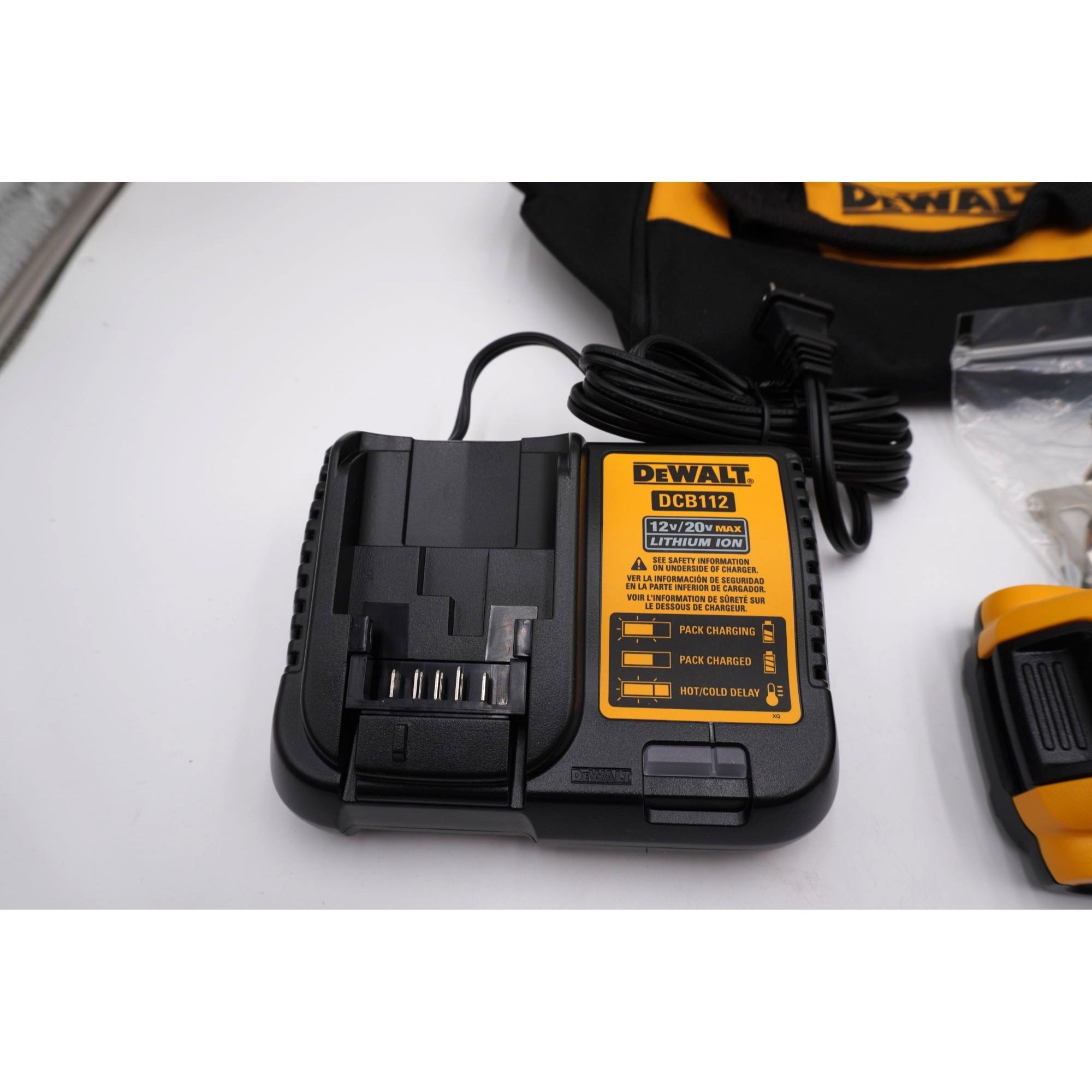 DeWALT  DCF809 20V MAX Brushless Impact Driver Kit Battery Charger Bag