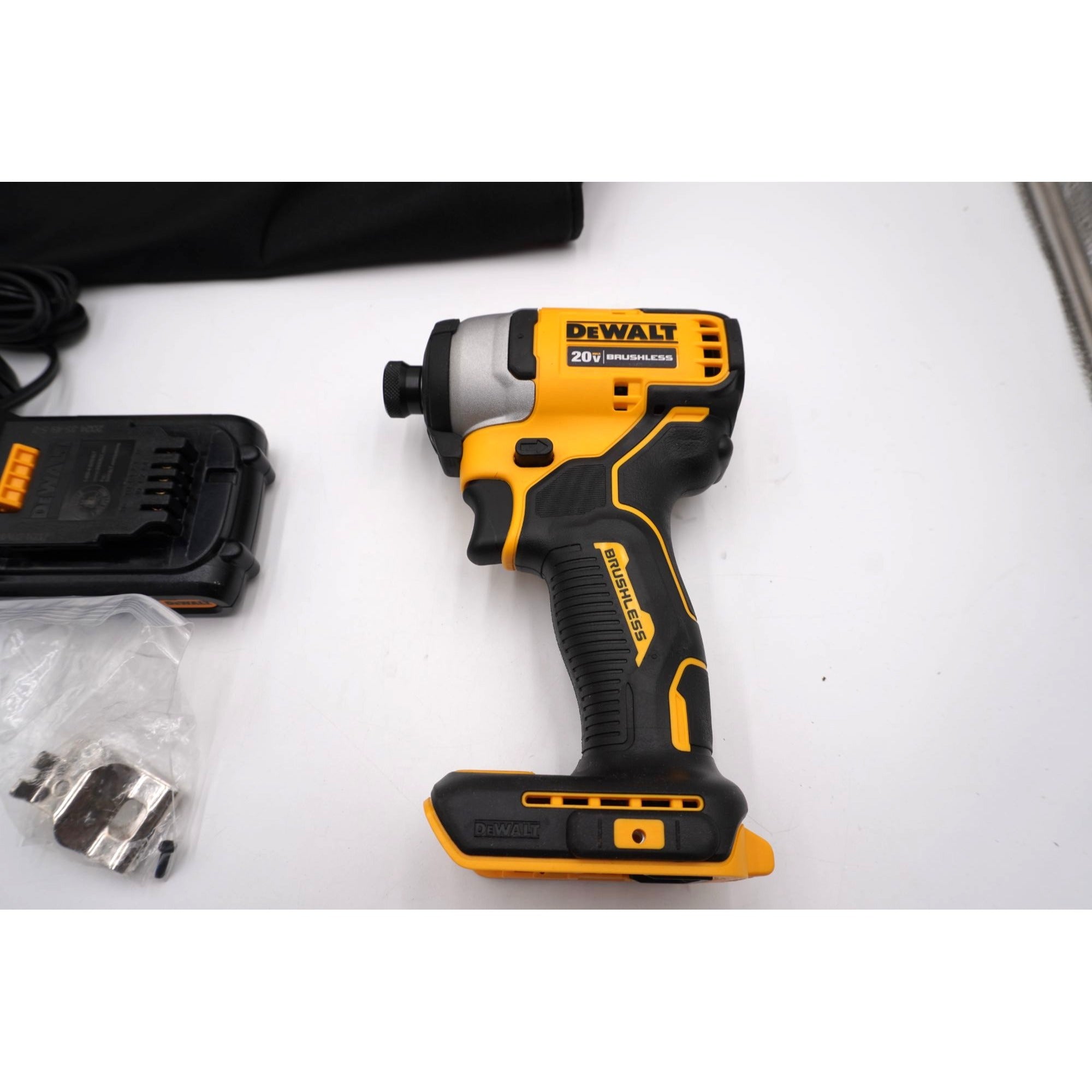 DeWALT DCF809 20V MAX Brushless Impact Driver Kit Battery Charger Bag