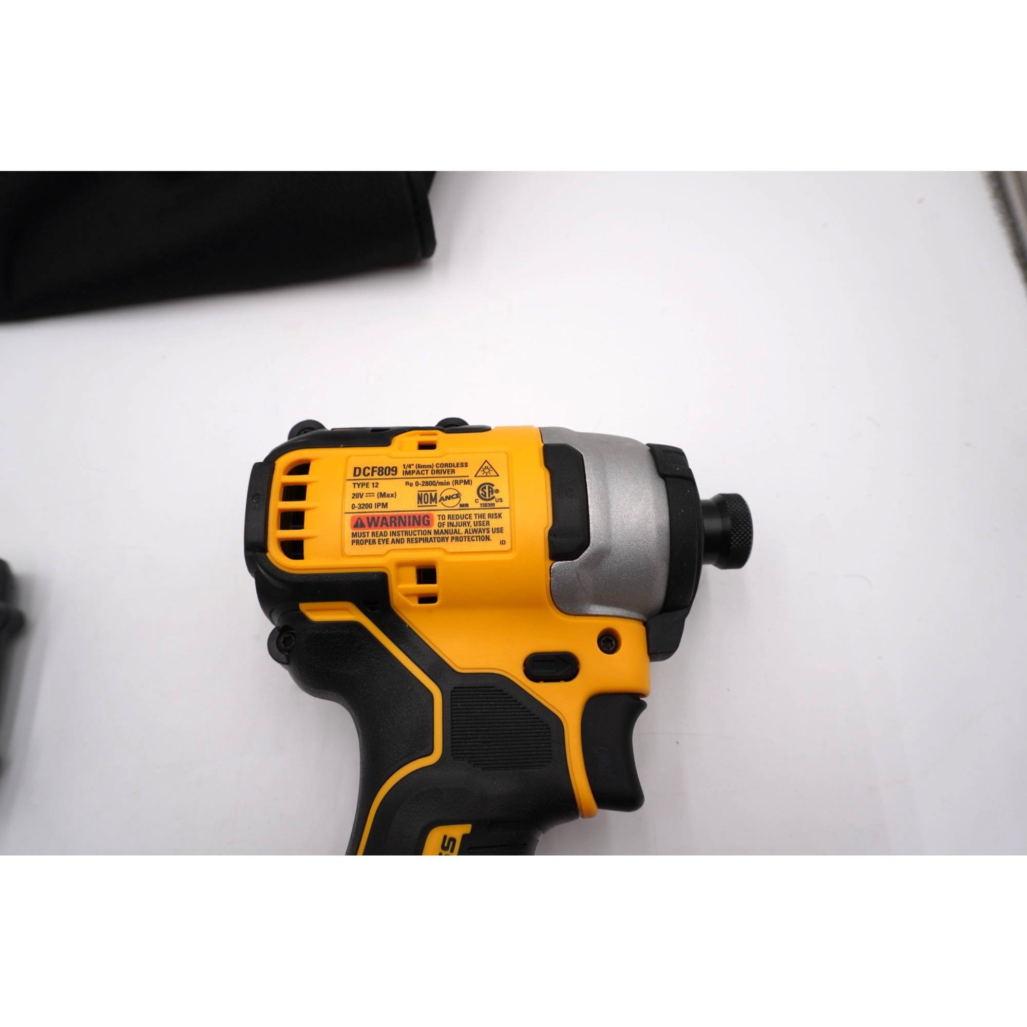 DeWALT DCF809 20V MAX Brushless Impact Driver Kit Battery Charger Bag