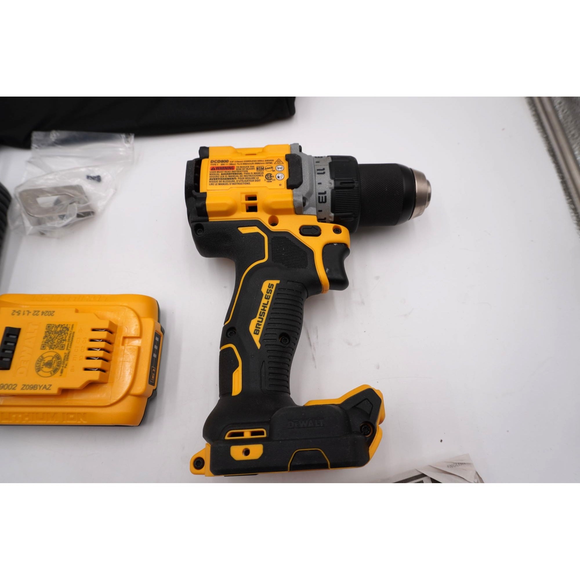 DeWALT DCD800 20V MAX XR Brushless Drill Kit Battery Charger Bag