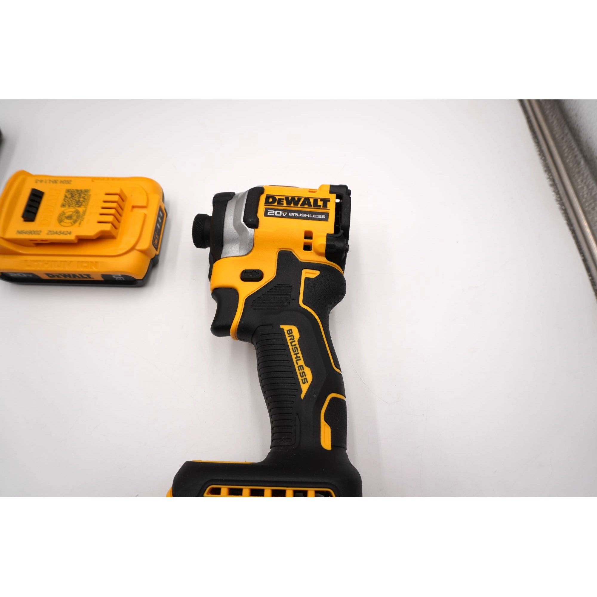 DEWALT DCF850 20V MAX Brushless Impact Driver Kit Battery Charger Bag